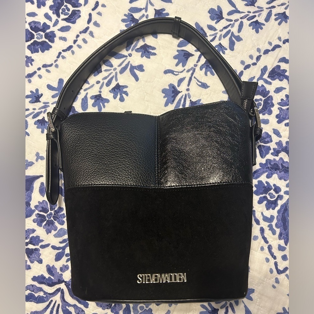 Steve Madden bucket bag with shoulder strap
